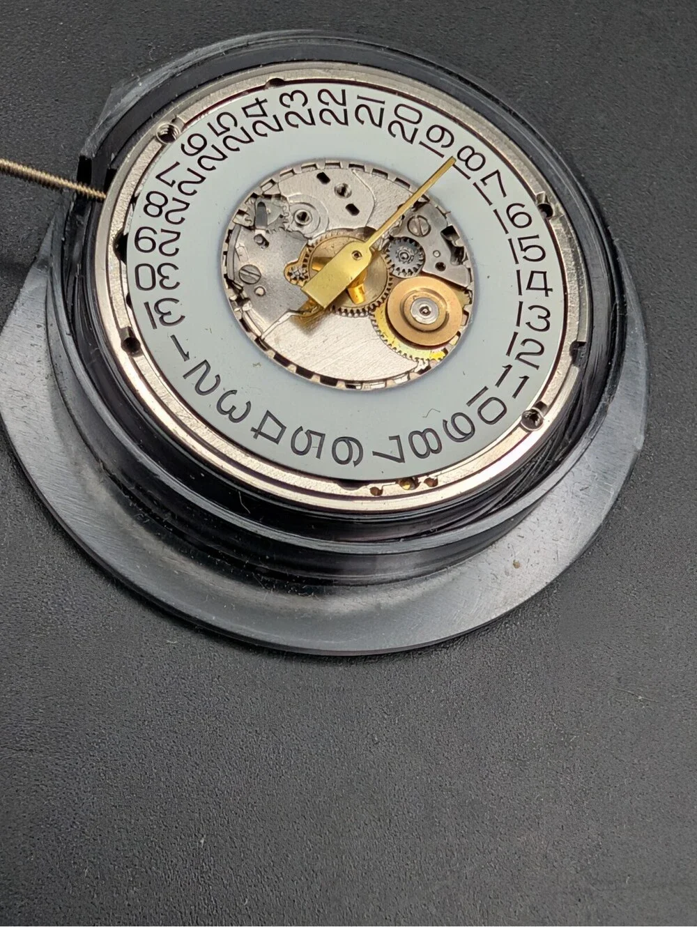 Vintage Quartz Watch Movement with Date Wheel Stem Hands Repair Untested